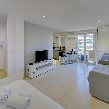 Immogroom - Cozy - Center - Ac In Living - Close To The Sea *